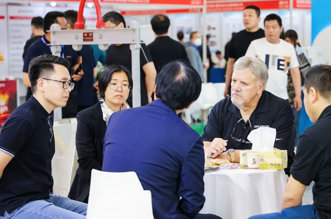 中展集团境内自主创办品牌盛会展台 - 自1987年创办以来逢双年举办，引领中国钢铁从制造大国迈向强国。
