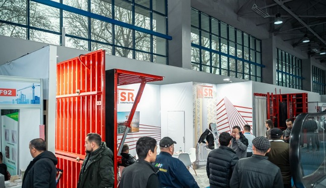 金属屋面与墙面板材特装展位 - 外墙与屋面系统是乌兹别克斯坦新建项目的中坚采购品类。