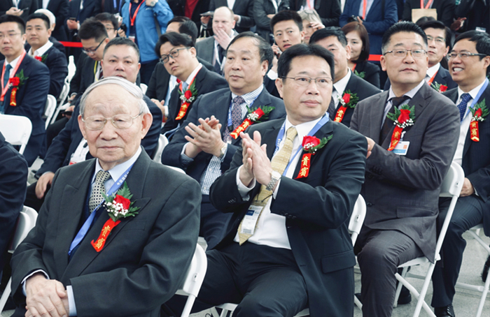 郑世钧副总裁出席机床展开幕式.jpg