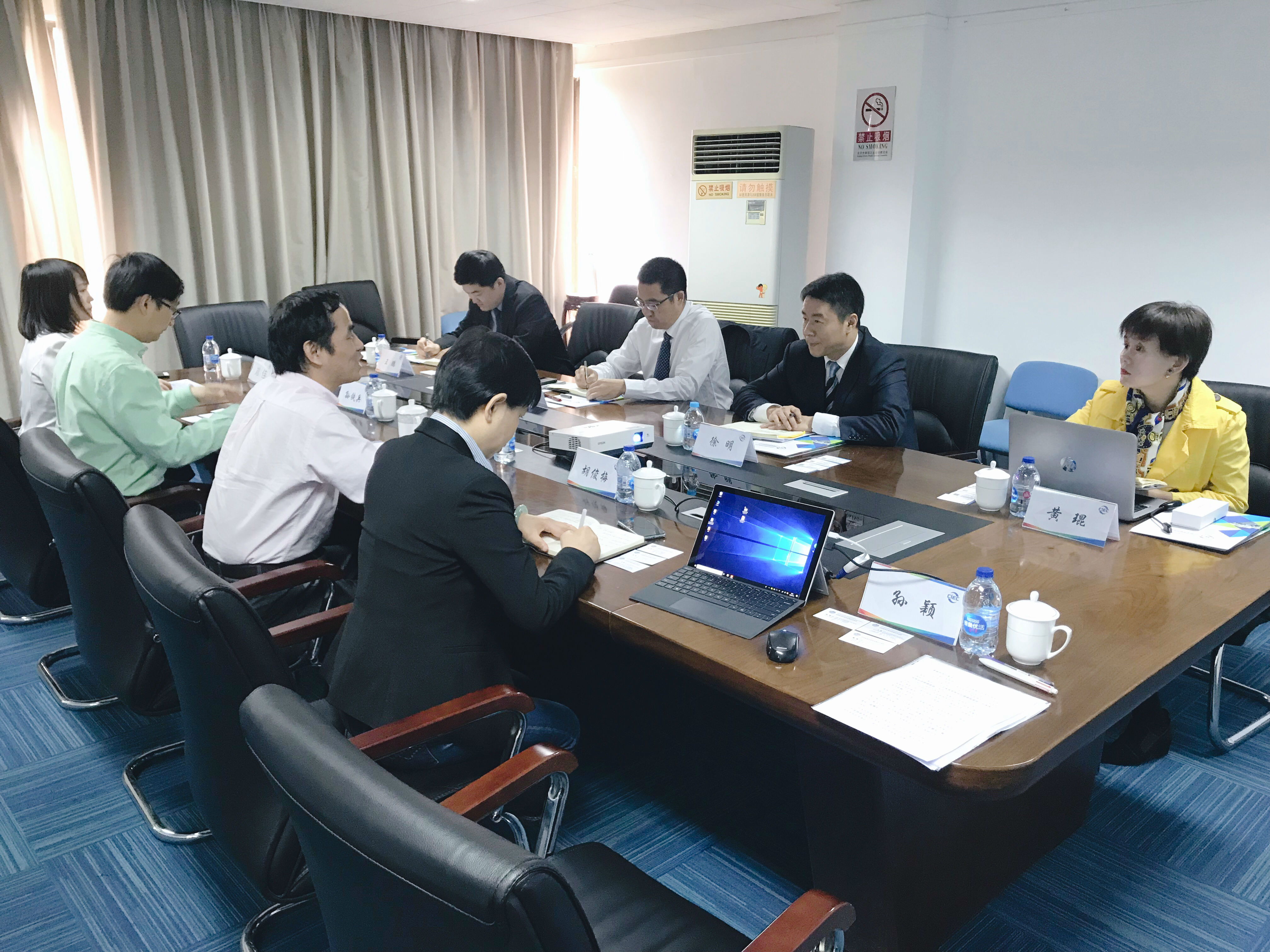 集团总裁贺彩龙会见全球能源互联网发展合作组织运行局副局长黄磊一行2.jpg